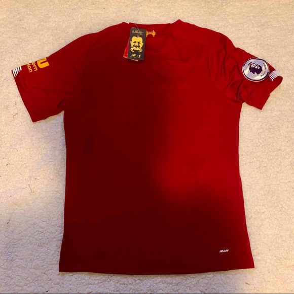 Liverpool jersey with new champion patch - Picture 5 of 5